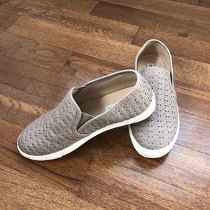 Steve Madden slide on shoes